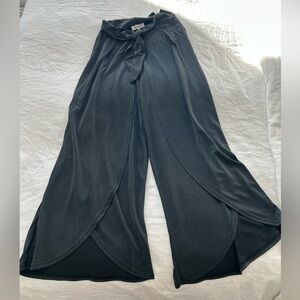 Bucketlist dark grey wide leg pants. Size XS.